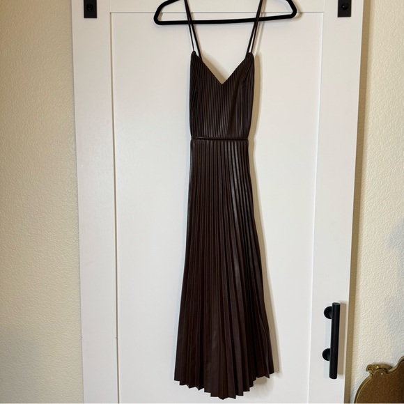 Banana Republic faux leather pleated dress - Picture 3 of 17